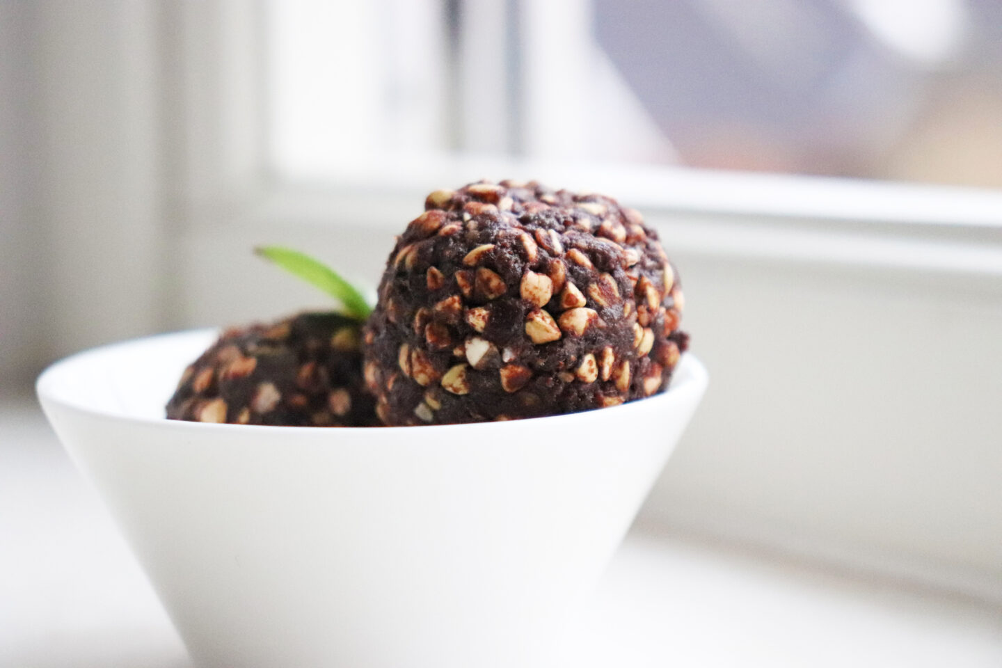 Raw chocolate apricot buckwheat crunch balls