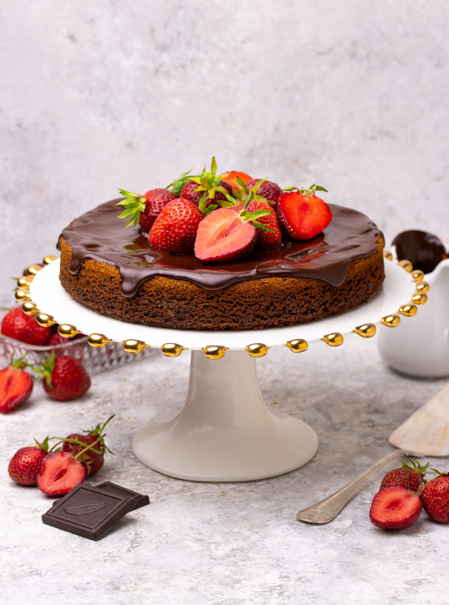 Vanilla Cake with Dark Chocolate Ganache & Strawberries